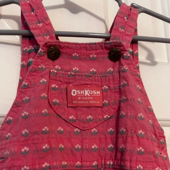 Vintage Oshkosh Pink and white floral footie overalls size 3/6 months - Picture 2 of 6